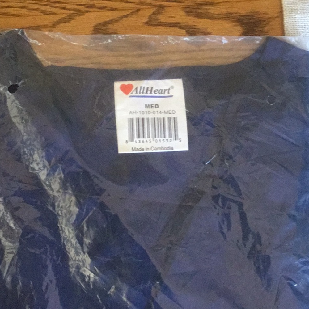Scrub top - Picture 2 of 2